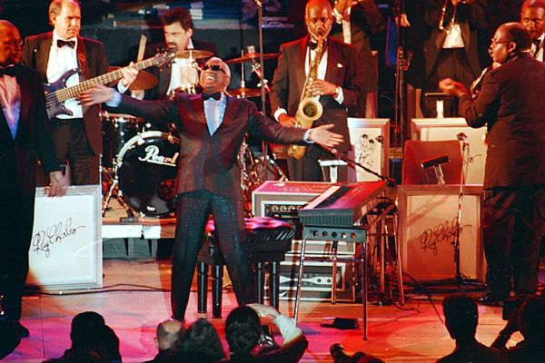 Ray Charles, en l'an 2000, lors d'un concert à Juan-les-Pins