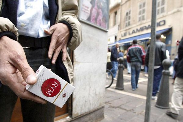 Quatre personnes sur cinq comprennent, à divers degrés, que certains s'adonnent à l'économie parallèle dans la vie de tous les jours, vente de cigarettes de contrebande, travail au noir ou encore transactions non déclarées sur internet, selon un sondage Viavoice publié ce mercredi.