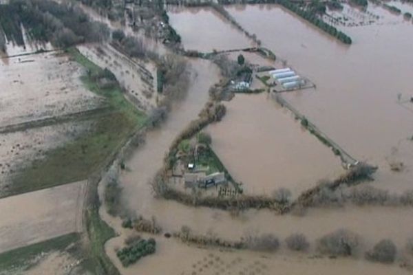 Deux zones ont été particulièrement concernées : Celle de l'Est-Var, sur le bassin versant de l'Argens, où les cumuls ont entraîné la submersion de la basse vallée de ce fleuve, une région vouée à l'agriculture et au tourisme, et celle de Hyères, La Londe, et Le Lavandou.
