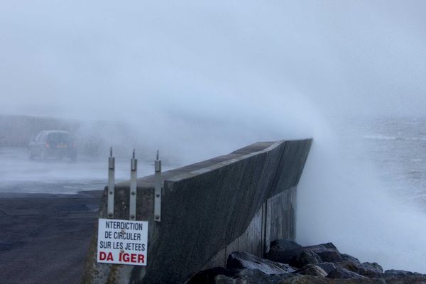 Le port de Pornic en proie à des vents violents,ici en 2007.