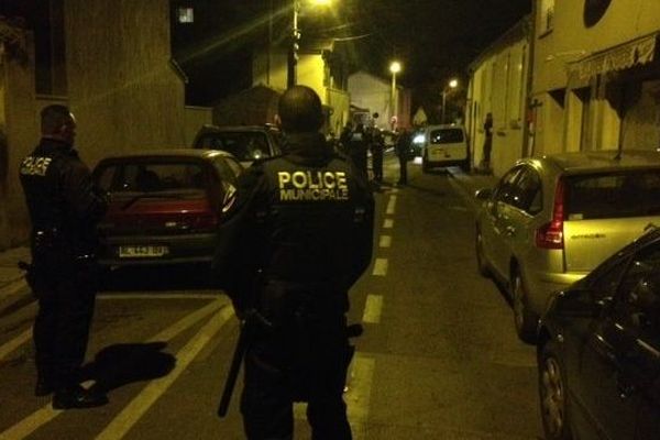 La police dans la rue Bouillargues à Nîmes - 9 janvier 2015.