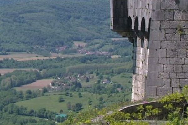 L'un des lieux de tournage du film Michael Kohlhaas. La place forte est située sur les hauteurs de Virignin, à 492 m d'altitude...