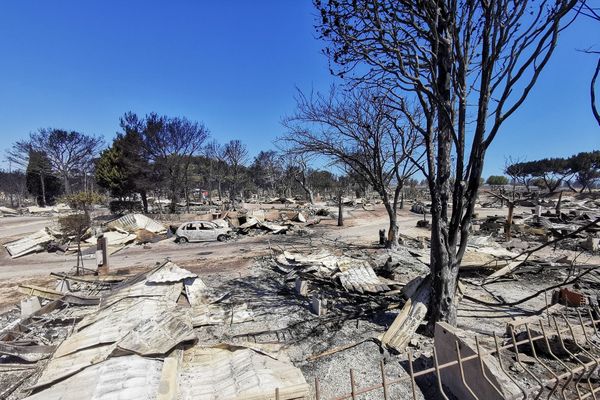 Deux campings ont été ravagés lors du feu.