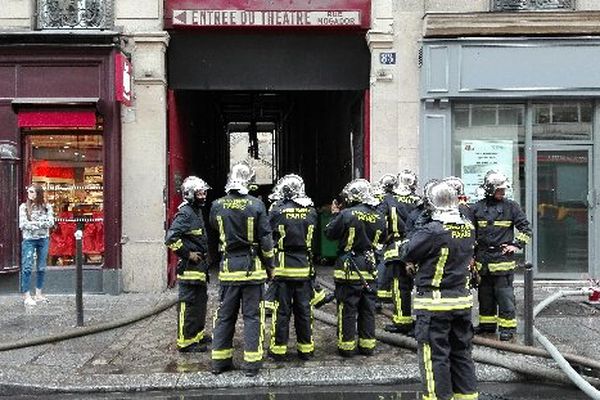 Un incendie au théâtre Mogador, à Paris.