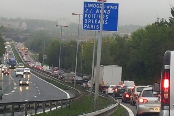 Un autre accident lundi matin a causé de nombreux ralentissements à hauteur de Limoges