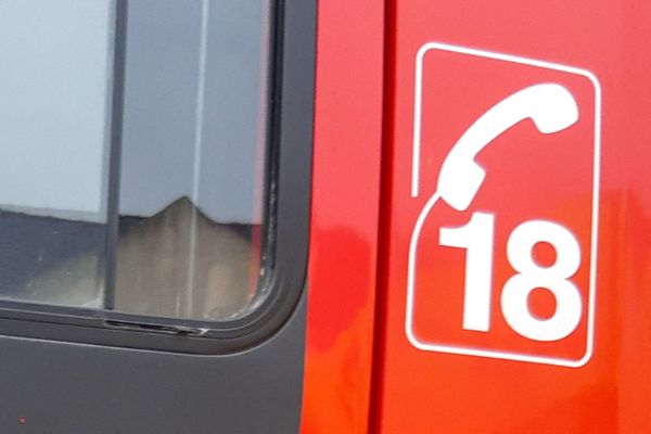 Une quarantaine de pompiers est mobilisée pour éteindre l'incendie avenue de Béziers à Valros.