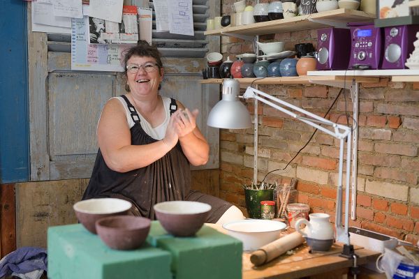 Carole Charles dans son atelier.