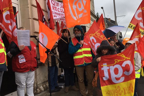 Entre 150 et 200 manifestants se sont rassemblés à Thouars (79).