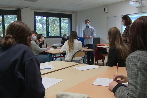 Après les annonces de Jean Castex, les enseignants envisagent une large journée de mobilisation pour jeudi 13 janvier.