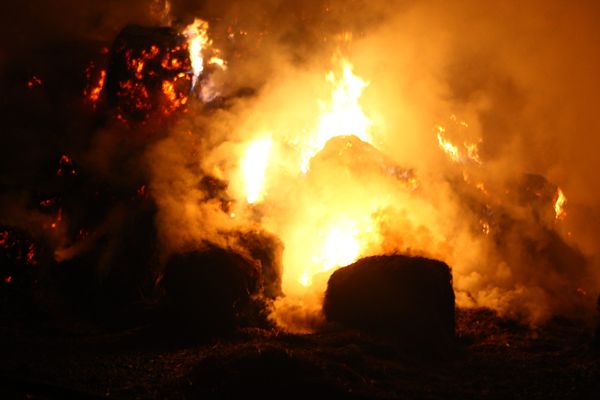 Un incendie a totalement détruit un hangar agricole, sur la commune de Combray, dans le Calvados, ce lundi 16 octobre 2023 (photo d'illustration).