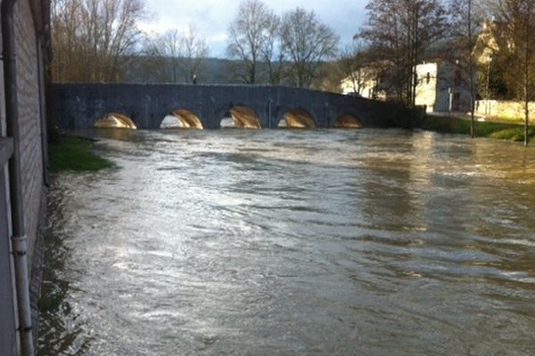 La montée des eaux de l'Ouche le 2 février 2013.