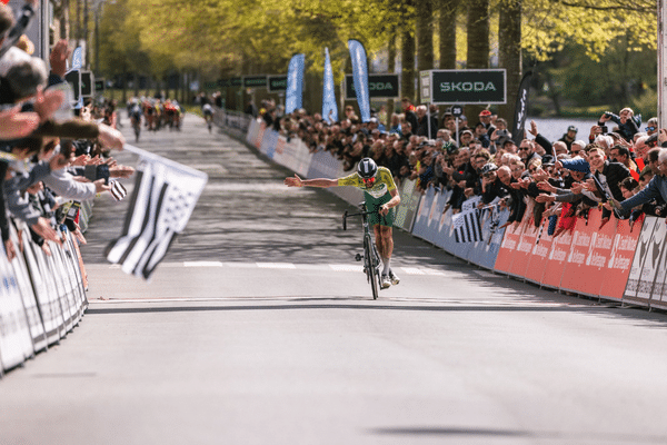 Alexis Guérin remporte en solitaire à Pontivy la deuxième étape du Tour de Bretagne 2024.