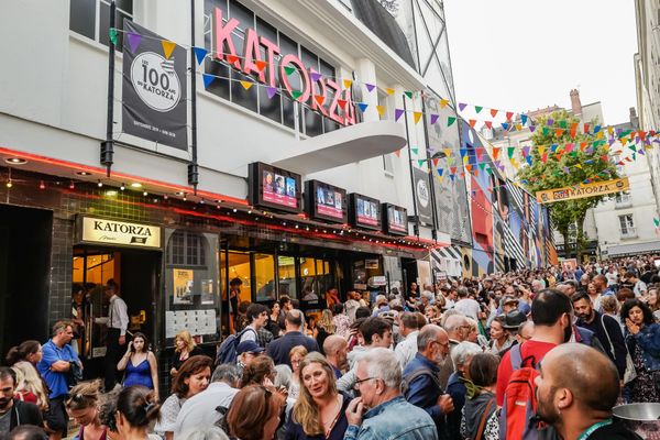 La fête du cinéma de nouveau pour bientôt? La foule des cinéphiles devant le cinéma le Katorza à Nantes à l'été 2019 pour les 100 ans du cinéma