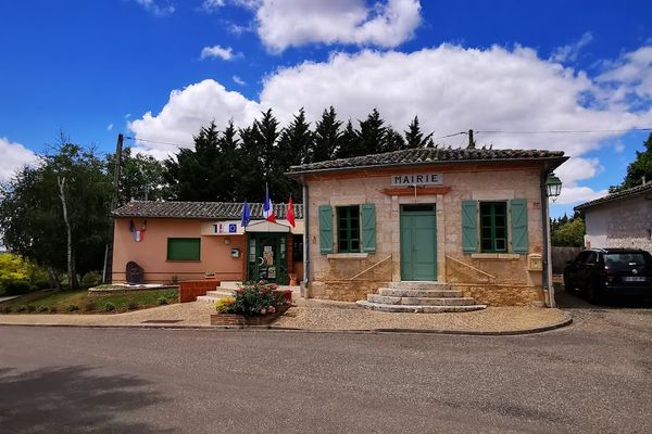 La mairie de Faudoas (Tarn-et-Garonne) où s'est déroulé le drame.