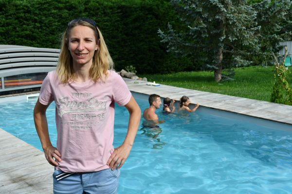 A Clermont-Ferrand, Emilie Ducher met en relation parents et maîtres-nageurs afin de lutter contre les noyades en piscine privées