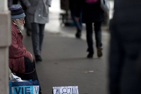 La mairie veut mettre en place un badge pour les SDF surlequel il serait écrit écrit le nom, le prénom de la personne et le numéro de sécurité sociale, ainsi que les maladies chroniques.