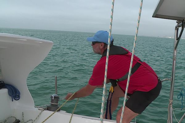 Mettre les voiles et faire le tour du monde en bateau sans escale : le pari fou d'un aveyronnais installé dans l'Hérault.