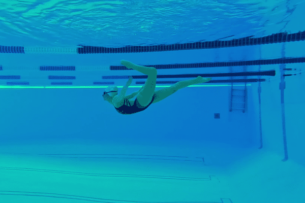 Manon Venturi, spécialiste de la natation artistique, son portrait à découvrir dans cet article