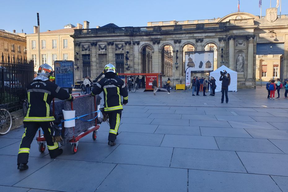 fire simulation at Saint-André cathedral