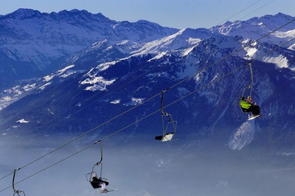 Des skieurs et snowboarders à Leysin en 2009. Photo d'illustration. 
