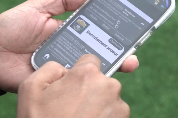 Sur l'application, des milliers de profils de joueurs et des centaines d'offres de clubs