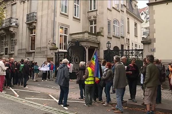 Une cinquantaine de manifestants s'est rassemblée ce vendredi 14 septembre au matin matin devant de le tribunal administratif de Strasbourg. 