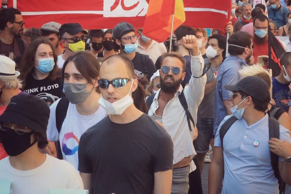 Des manifestants ont défilé dans 140 villes en France, ce 12 juin 2021. 