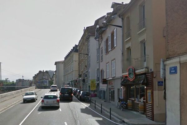 La violente scène s’est produite sur le quai Créqui, à Grenoble.