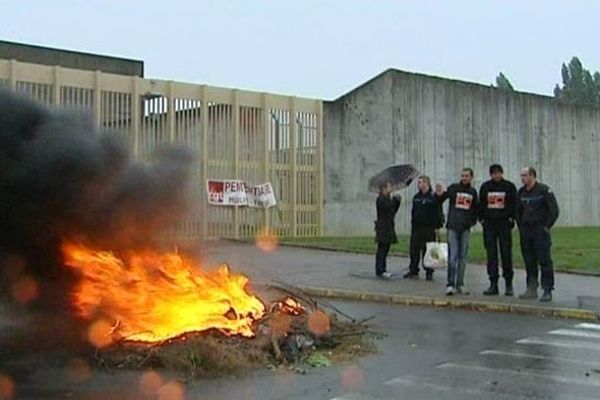 Les syndicats craignent une dégradation des conditions de travail des surveillants pénitentiaires