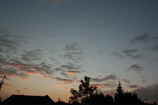 Le ciel du Nord Pas-de-Calais ce mercredi matin. Il va pleuvoir ce mercredi selon Météo France.