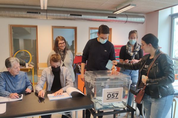 Bureau de vote à Saint-Etienne le 24 avril 2022