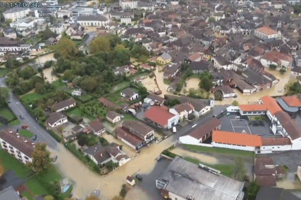 Vue aérienne de Salies de Béarn touché par les inondations du 17 octobre 2024.