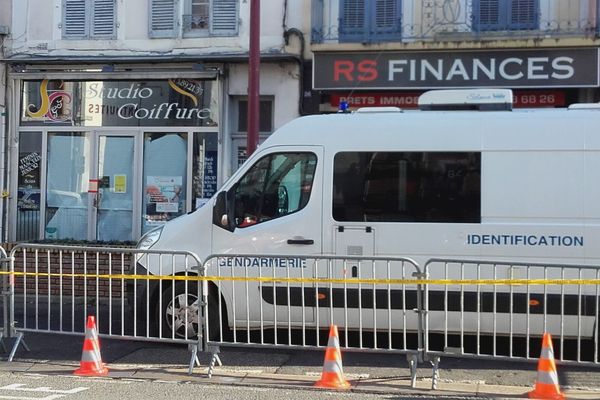 La brigade d'identification criminelle a procédé à des relevés dès vendredi 11 janvier dans ce commerce d'Issoire