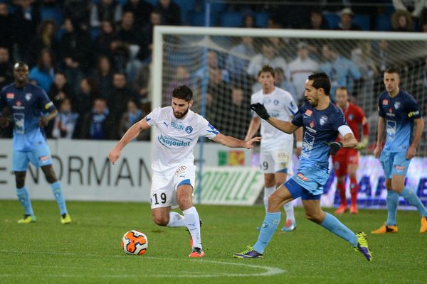 Les Niortais (en blanc) se sont imposés au Havre 2 buts à 1.