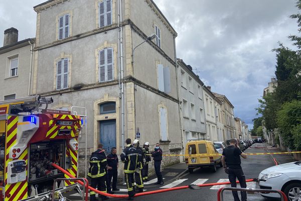 C'est dans cet immeuble que l'homme de 55 ans s'est retranché pendant plus de trois heures.