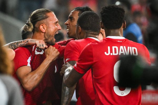 Leny Yoro célèbre son but contre le HNK Rijeka avec ses co-équipiers du LOSC, le 24 août au stade Pierre Mauroy.