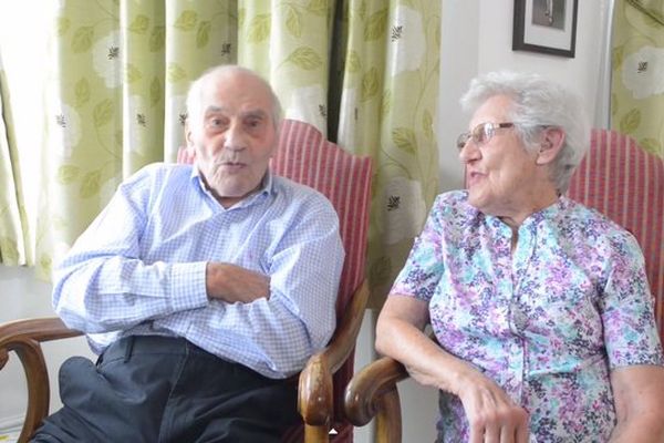 George et Doreen, le 25 avril 2015. Ils vont battre le record du couple le plus âgé à se marier.