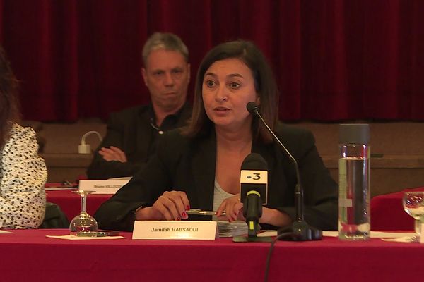 Jamilah Habsaoui en ouverture du conseil municipal d'Avallon, le 14 octobre 2024.