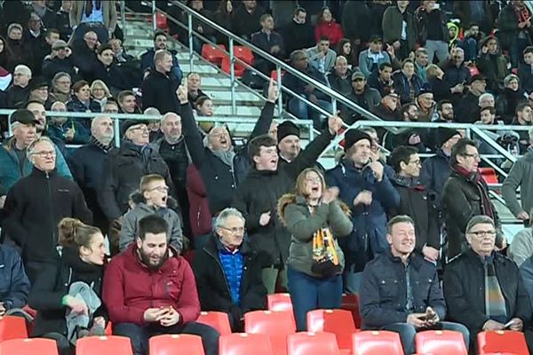 Le joie des supporters de Laval après le premier but du Stade lavallois face à Cholet le 22 février 2019.