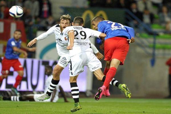 8 ème journée de Ligue 1 Caen - Ajaccio Ronny Rodelin ouvre le score