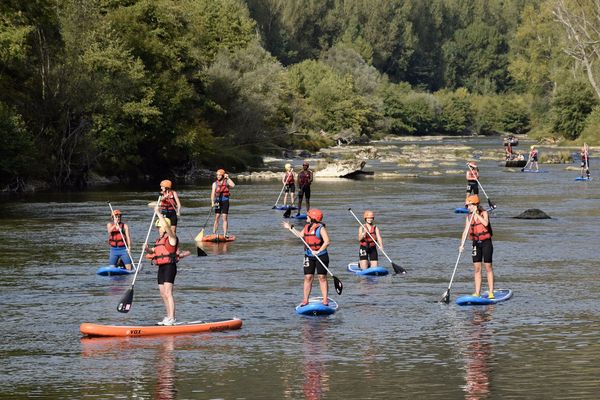 La location de stand up paddle a pu reprendre sur le Tarn avec le déconfinement.