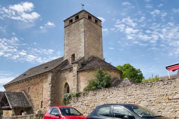 L'église de Saint-Clément-sous-Guye en Saône-et-Loire, une des premières visitées par Ophélie Petit dans ses carnets "j'irai dormir sous vos clochers"