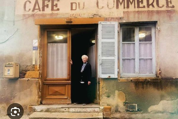 Le café du commerce à Grandris dans le Rhône