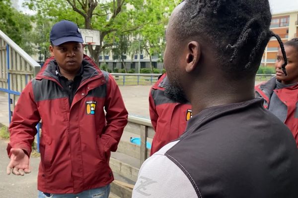 Amrane Salim, 29 ans, est médiateur de quartier à Tours depuis deux ans.