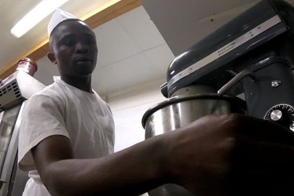 Roger est en première année de CAP pâtisserie au CFA de Chantejeau. 