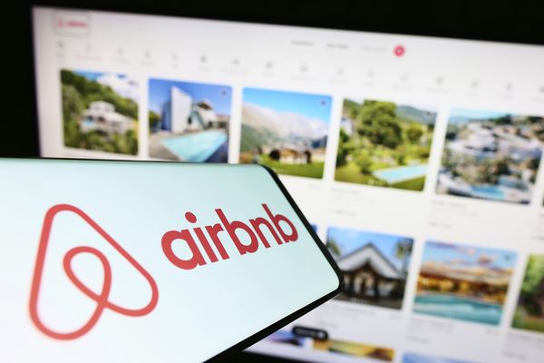 La plafeforme Airbnb devant la justice pour "distorsion de concurrence"