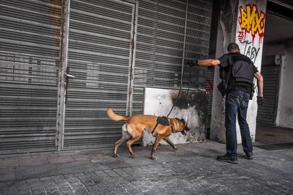 Dans le viseur de la police,  le jeune homme de 18 ans a été arrêté alors qu’il transportait des sacs chargés de drogue dans le quartier Pissevin à Nîmes. Il sera jugé en comparution immédiate. ( Photo d'illustration)