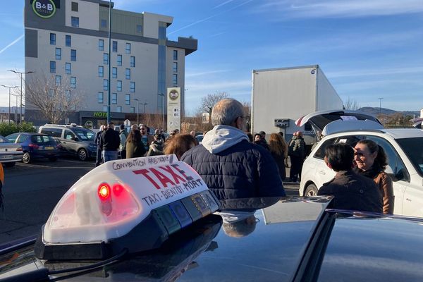 Des taxis manifestent ce lundi 29 janvier à Clermont-Ferrand.