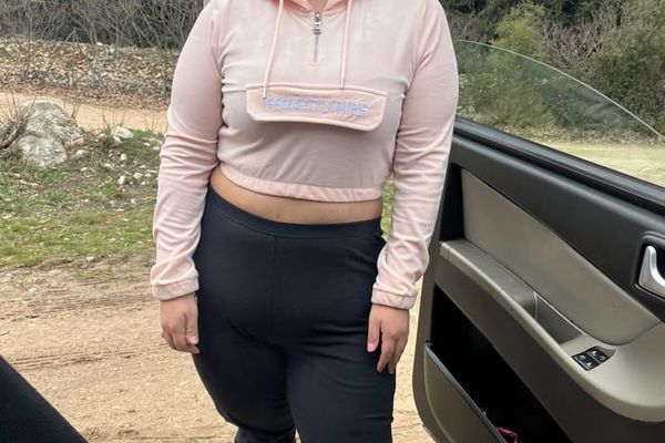 A 19 ans, Lola a choisi de subir une intervention chirurgicale pour réaliser une sleeve gastrique, elle a perdu 46 kilos et en pèse désormais 76.