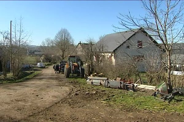 Le 18 mars 2016, les services vétérinaires du Puy-de-Dôme ont mené une opération de saisie d'animaux dans un élevage de brebis dans le collimateur de l'Etat pour abandon de cheptel.